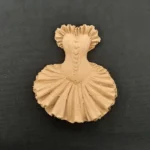 Ξυλόγλυπτο  Φόρεμα 8εκ. Χ 9εκ.