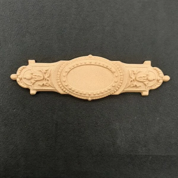 Ξυλόγλυπτο Διακοσμητικό Ταμπέλα 11εκ. Χ 3,2εκ.