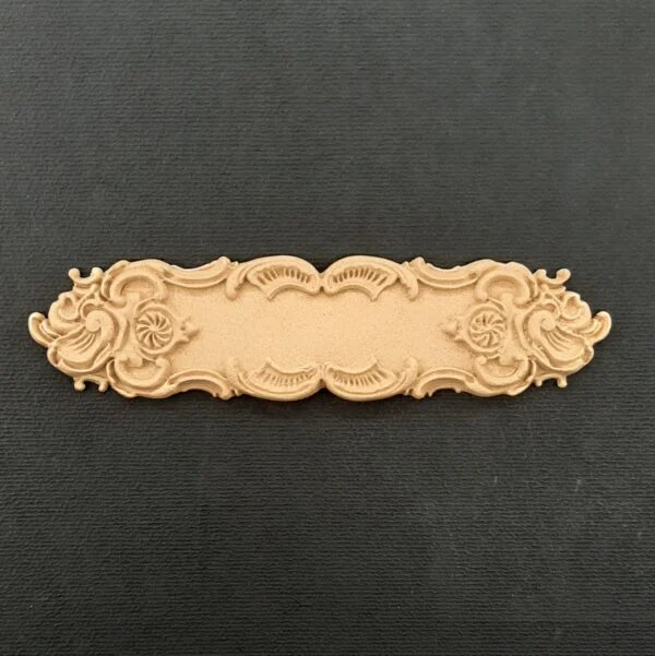 Ξυλόγλυπτο Διακοσμητικό Ταμπέλα 11,5εκ. Χ 2,9εκ.