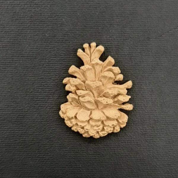 Ξυλόγλυπτο Διακοσμητικό Κουκουνάρι   3,2εκ.Χ 4εκ.