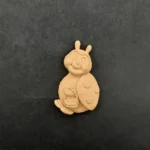 Ξυλόγλυπτο Διακοσμητικό Πασχαλίτσα 3εκ. Χ 4,5εκ.