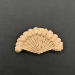 Ξυλόγλυπτο Διακοσμητικό Βεντάλια 6,5εκ. Χ 3,5εκ.