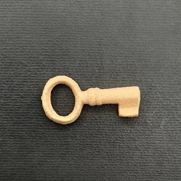 Ξυλόγλυπτο Διακοσμητικό Κλειδί  3,1εκ. Χ 1,3εκ.