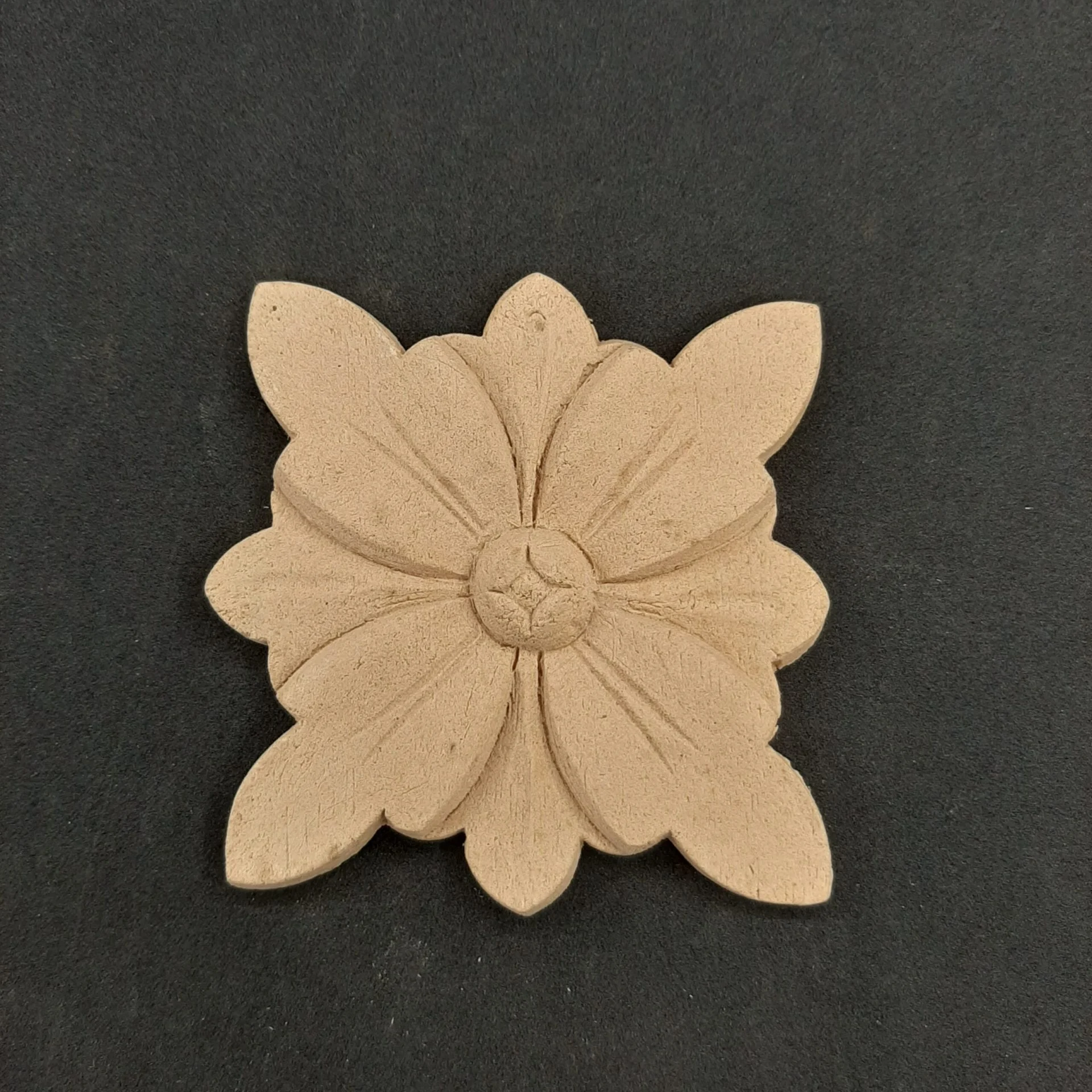 Ξυλόγλυπτο Διακοσμητικό Λουλούδι 6,5εκ.Χ6,5εκ.