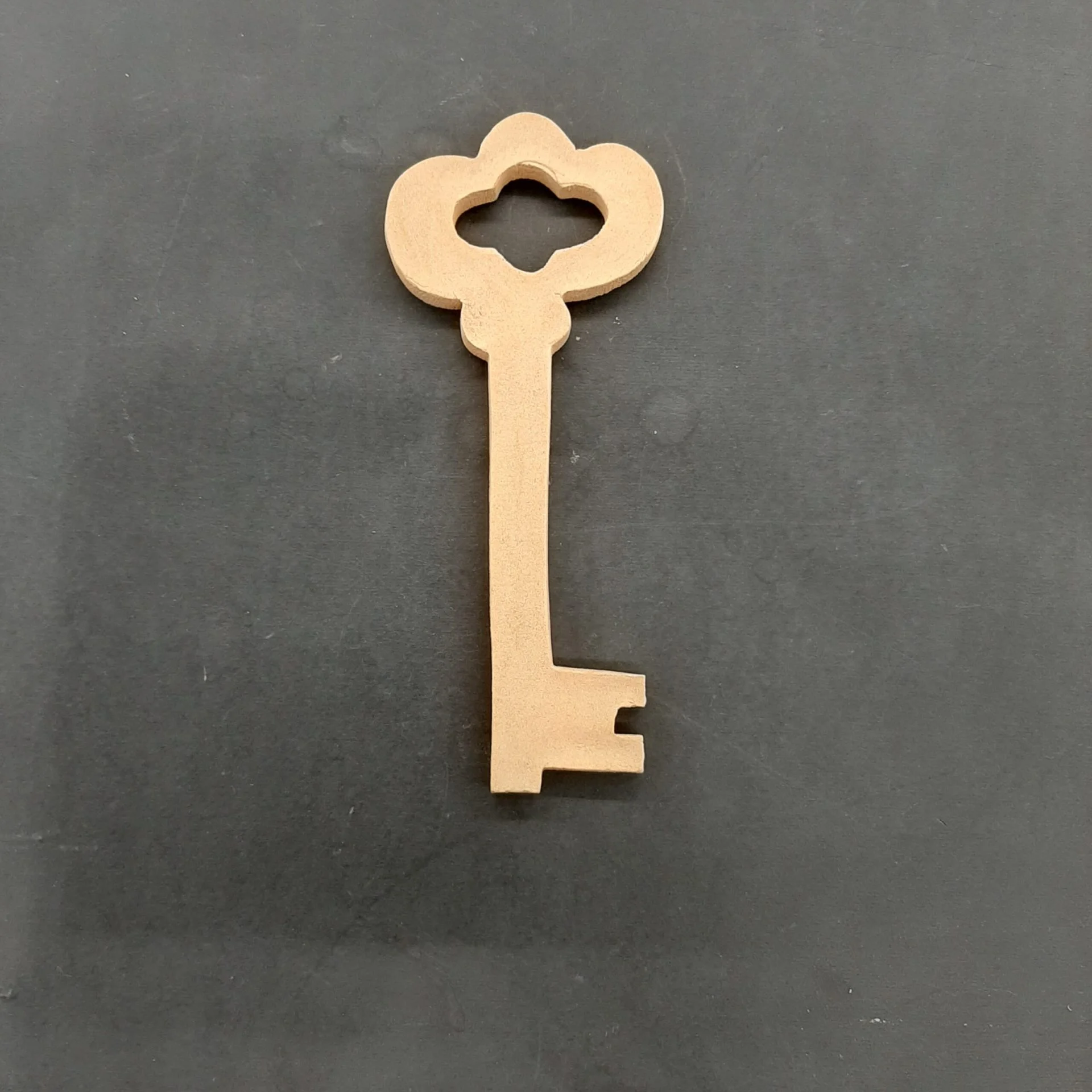 Ξυλόγλυπτο κλειδί 17εκ.Χ 7εκ.