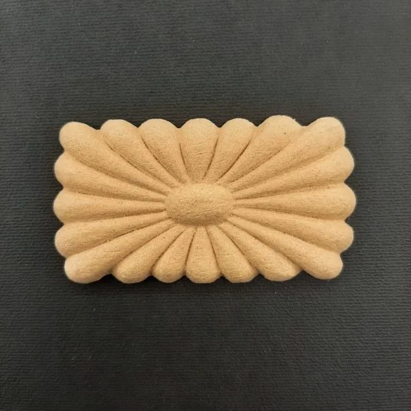 Ξυλόγλυπτο Διακοσμητικό Πλακάκι 4,5εκ. Χ 8,5εκ.