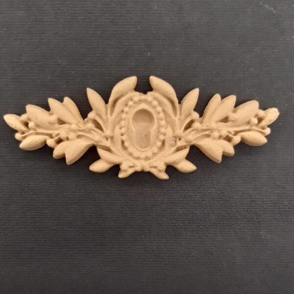 Ξυλόγλυπτο Διακοσμητικό Κλειδαριά   9εκ.Χ 3,2εκ.