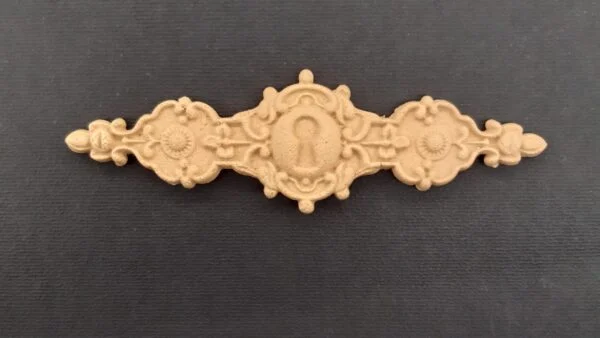 Ξυλόγλυπτο Διακοσμητικό Κλειδαριά   11εκ.Χ 3,5εκ.