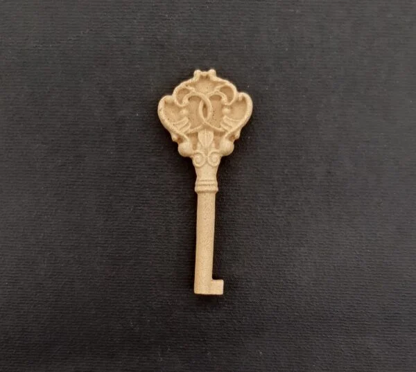 Ξυλόγλυπτο Διακοσμητικό Κλειδί  2,5εκ.Χ 6εκ.