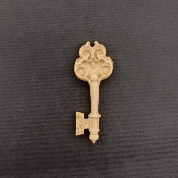 Ξυλόγλυπτο Διακοσμητικό Κλειδί 3,5εκ.Χ5,8εκ.