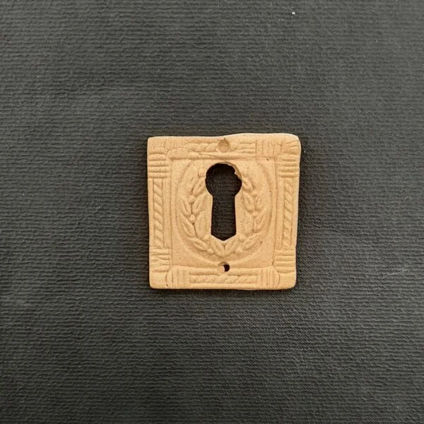 Ξυλόγλυπτο Διακοσμητικό Κλειδαριά 3εκ. Χ 3εκ.