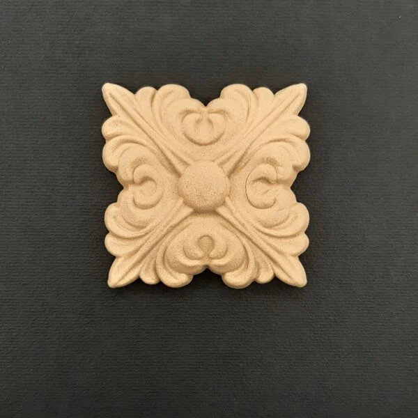 Ξυλόγλυπτο Διακοσμητικό Πλακάκι - Λουλούδι 5,5εκ.Χ5,5εκ.