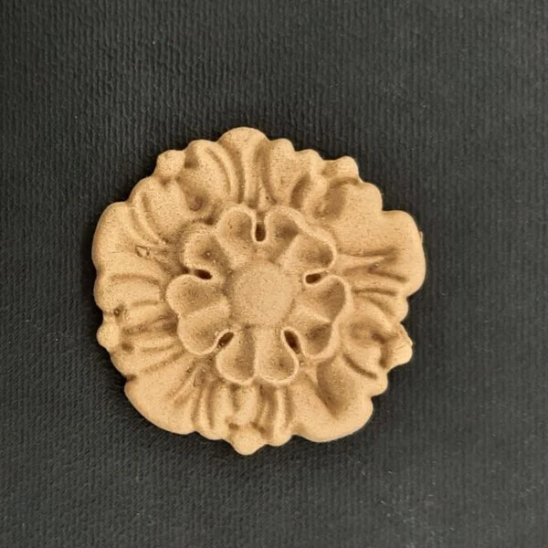 Ξυλόγλυπτο Διακοσμητικό Λουλούδι Διάμετρος 4,5εκ.