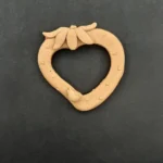 Ξυλόγλυπτο Διακοσμητικό Κορνίζα Φράουλα 7εκ. Χ 6εκ.