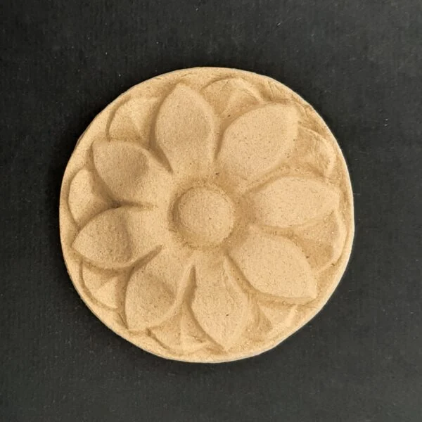 Ξυλόγλυπτο Διακοσμητικό Λουλούδι Ροζέτα Διάμετρος 5εκ.