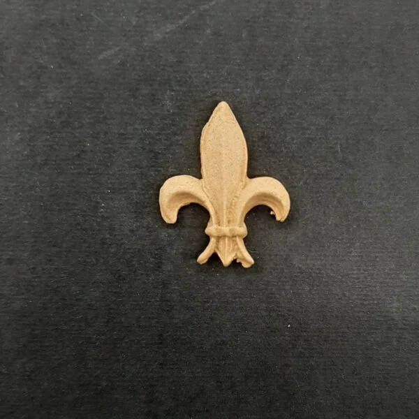 Ξυλόγλυπτο Διακοσμητικό Βασιλικό Κρίνο 1,4εκ. Χ 1,7εκ.