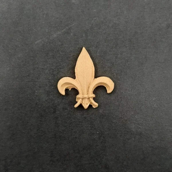 Ξυλόγλυπτο Διακοσμητικό Βασιλικό Κρίνο 2εκ. Χ 3εκ.