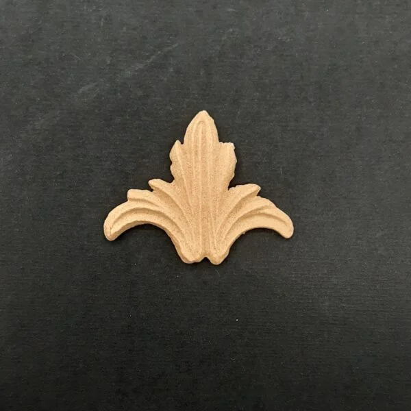 Ξυλόγλυπτο Διακοσμητικό Βασιλικό Κρίνο 4εκ. Χ 3εκ.