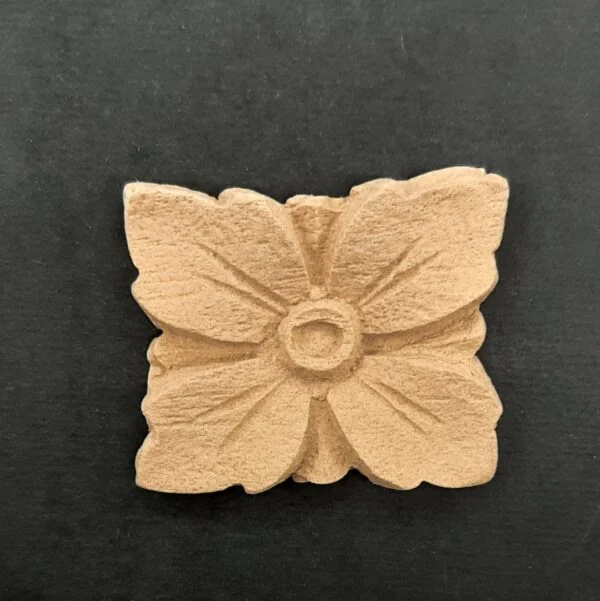 Ξυλόγλυπτο Διακοσμητικό Λουλούδι 3εκ. Χ 3εκ.