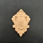 Ξυλόγλυπτο Διακοσμητικό  Θυρεός 6εκ. Χ 4εκ.