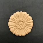 Ξυλόγλυπτο Διακοσμητικό Λουλούδι Ροζέτα  5,5εκ. Χ 5εκ.