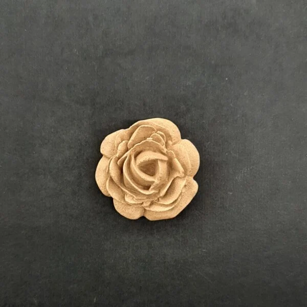Ξυλόγλυπτο Διακοσμητικό Λουλούδι Τριαντάφυλλο 3,5εκ. Χ 3,5εκ.