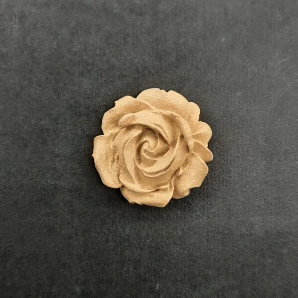 Ξυλόγλυπτο Διακοσμητικό Λουλούδι Τριαντάφυλλο 2,5εκ. Χ 2,5εκ.