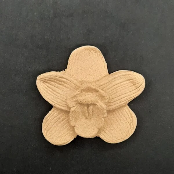 Ξυλόγλυπτο Διακοσμητικό Λουλούδι 5εκ. Χ 4,5εκ.