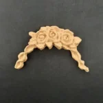 Ξυλόγλυπτο Διακοσμητικό Λουλούδι Γιρλάντα 8,5εκ. Χ 3,6εκ.