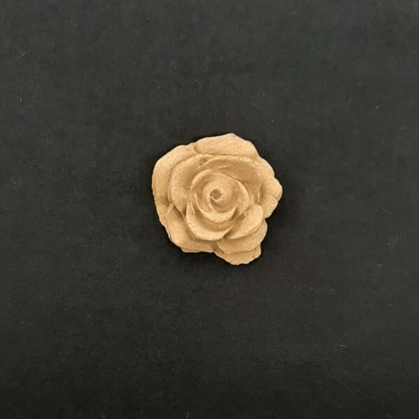 Ξυλόγλυπτο Διακοσμητικό Τριαντάφυλλο 2,9εκ. Χ 2,9εκ.