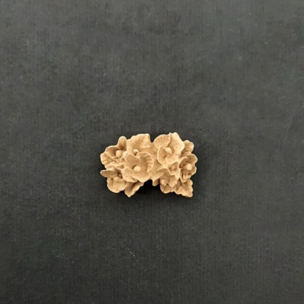 Ξυλόγλυπτο Διακοσμητικό Λουλούδι 1,4εκ. Χ 2εκ.