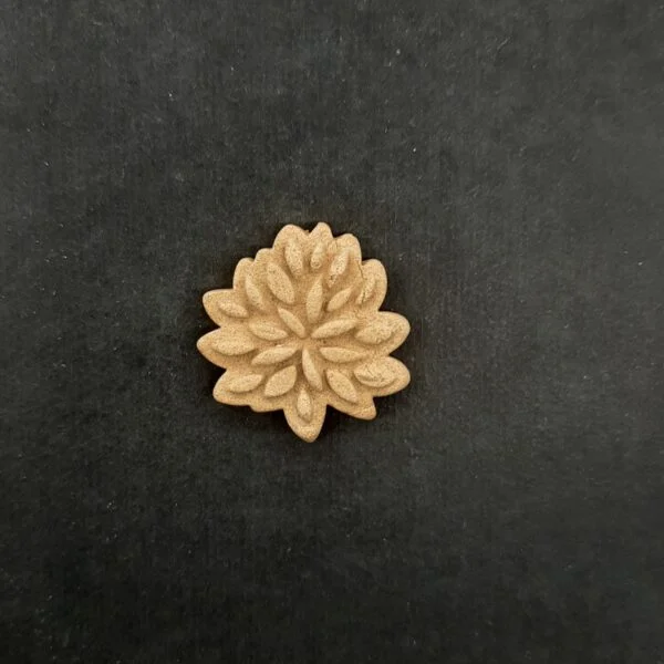 Ξυλόγλυπτο Διακοσμητικό Λουλούδι 2,8εκ. Χ 2,8εκ.