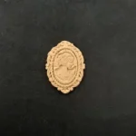 Ξυλόγλυπτο Διακοσμητικό Καμέο  2εκ. Χ 3εκ.