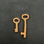 Ξυλόγλυπτο Διακοσμητικό Κλειδί σετ 2 Τεμαχίων 4εκ. Χ 0,7εκ.