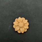 Ξυλόγλυπτο Διακοσμητικό  Λουλούδι Ροζέτα 2,8εκ. Χ2,8εκ.