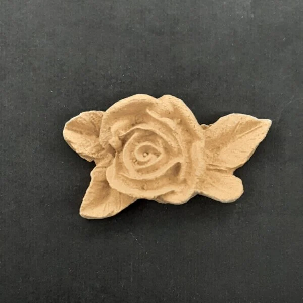 Ξυλόγλυπτο Διακοσμητικό Τριαντάφυλλο 5εκ. Χ 2,5εκ.