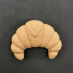 Ξυλόγλυπτο Διακοσμητικό Κρουασάν 5,8εκ. Χ 4,3εκ.