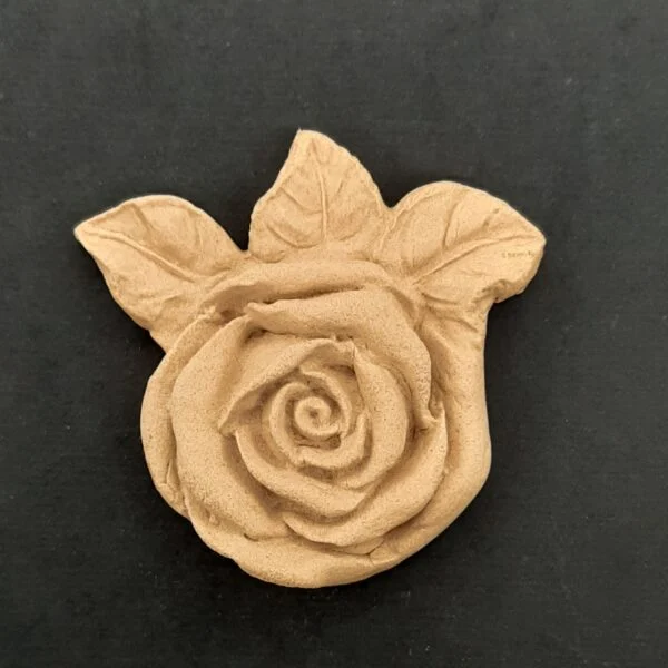 Ξυλόγλυπτο Διακοσμητικό Τριαντάφυλλο 5,5εκ. Χ 6εκ.