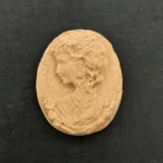 Ξυλόγλυπτο Διακοσμητικό Καμέο (Cameo) 3εκ. Χ 2,4εκ.