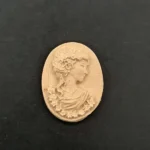 Ξυλόγλυπτο Διακοσμητικό Καμέο (Cameo) 3εκ. Χ 2,4εκ.