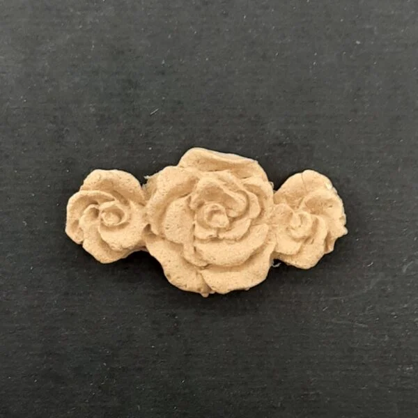 Ξυλόγλυπτο Διακοσμητικό Λουλούδι Γιρλάντα 3,5εκ. Χ 2εκ.