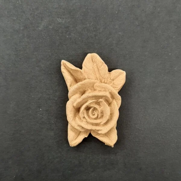 Ξυλόγλυπτο Διακοσμητικό Τριαντάφυλλο 5εκ. Χ 2,7εκ.