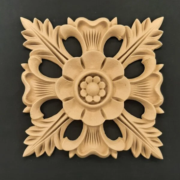 Ξυλόγλυπτο Διακοσμητικό Πλακάκι Λουλούδι 17εκ.Χ17εκ.