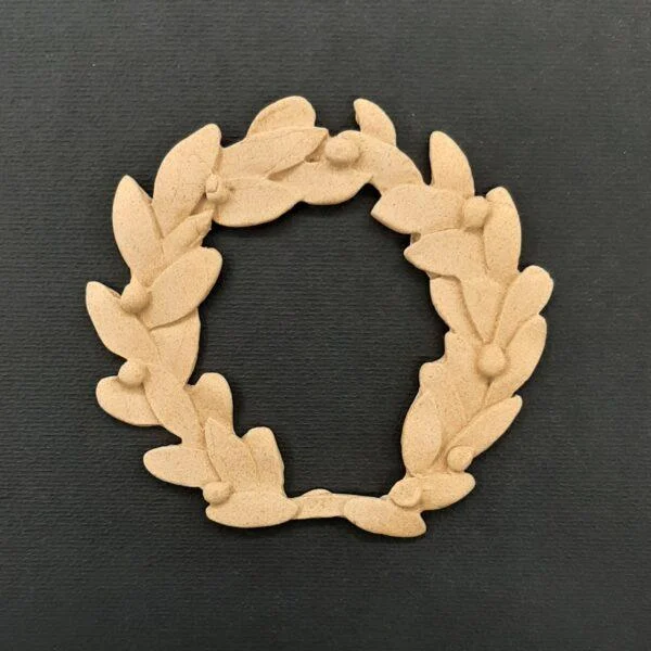 Ξυλόγλυπτο Διακοσμητικό Στεφάνι 8,5εκ. Χ 8εκ.