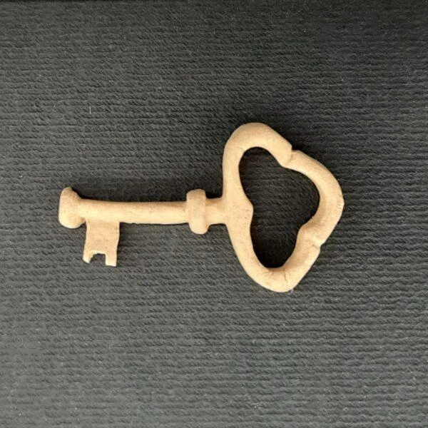 Ξυλόγλυπτο Διακοσμητικό Κλειδί  4εκ. Χ 2,4εκ.