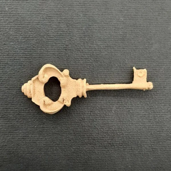 Ξυλόγλυπτο Διακοσμητικό Κλειδί  6εκ. Χ 2,2εκ.