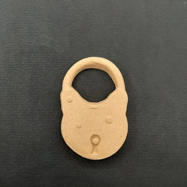 Ξυλόγλυπτο Διακοσμητικό Λουκέτο 5,5εκ. Χ 3,6εκ.