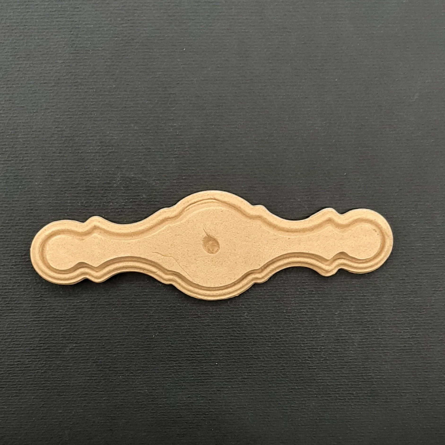 Ξυλόγλυπτο Διακοσμητικό Κλειδαριά 10εκ. Χ 3εκ.