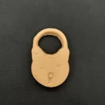 Ξυλόγλυπτο Διακοσμητικό Λουκέτο 4,2εκ. Χ 6εκ.