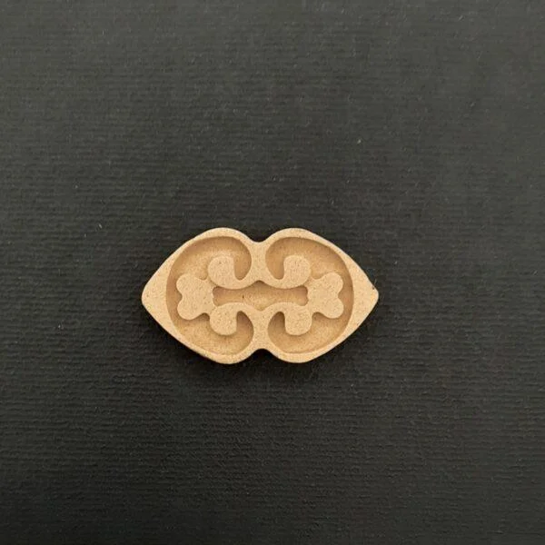 Ξυλόγλυπτο Διακοσμητικό 3εκ. Χ 2εκ.